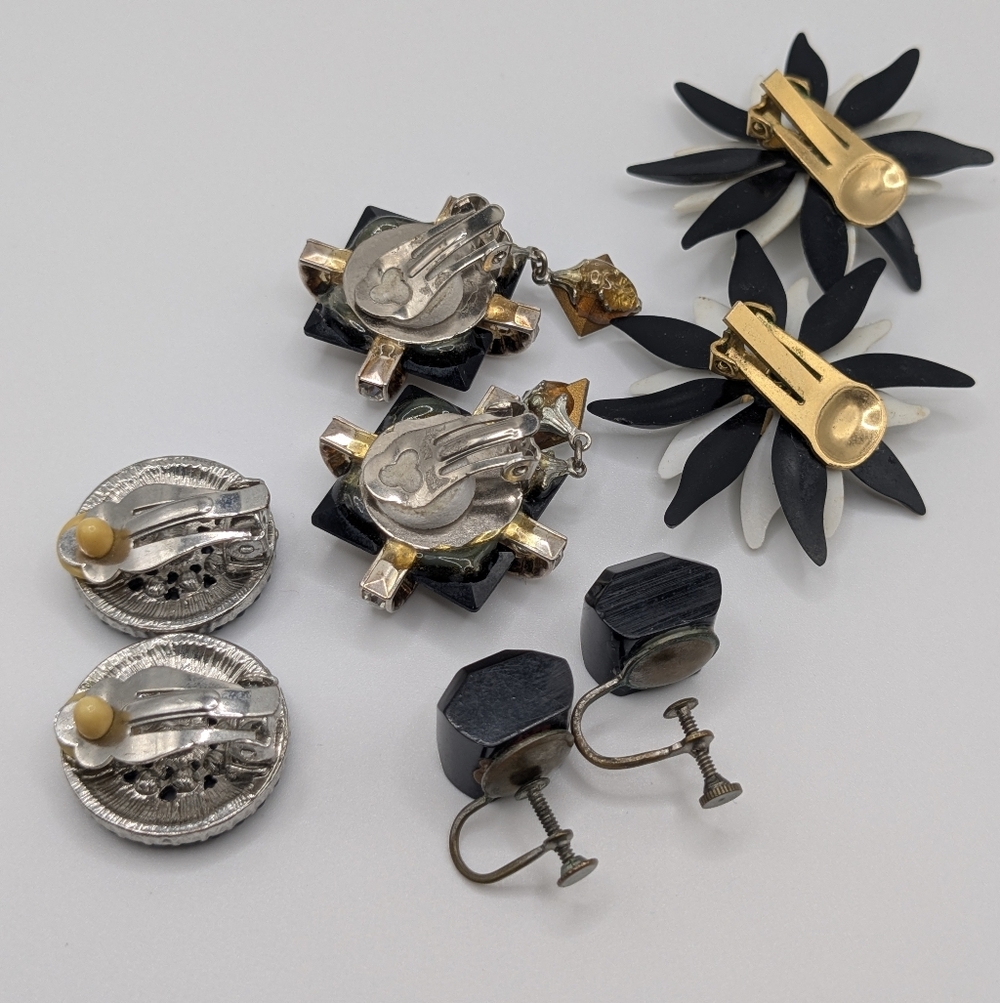 4 Pairs of Vintage Mid-century Clip and Screw Back Black Vintage Earrings - Picture 2 of 6